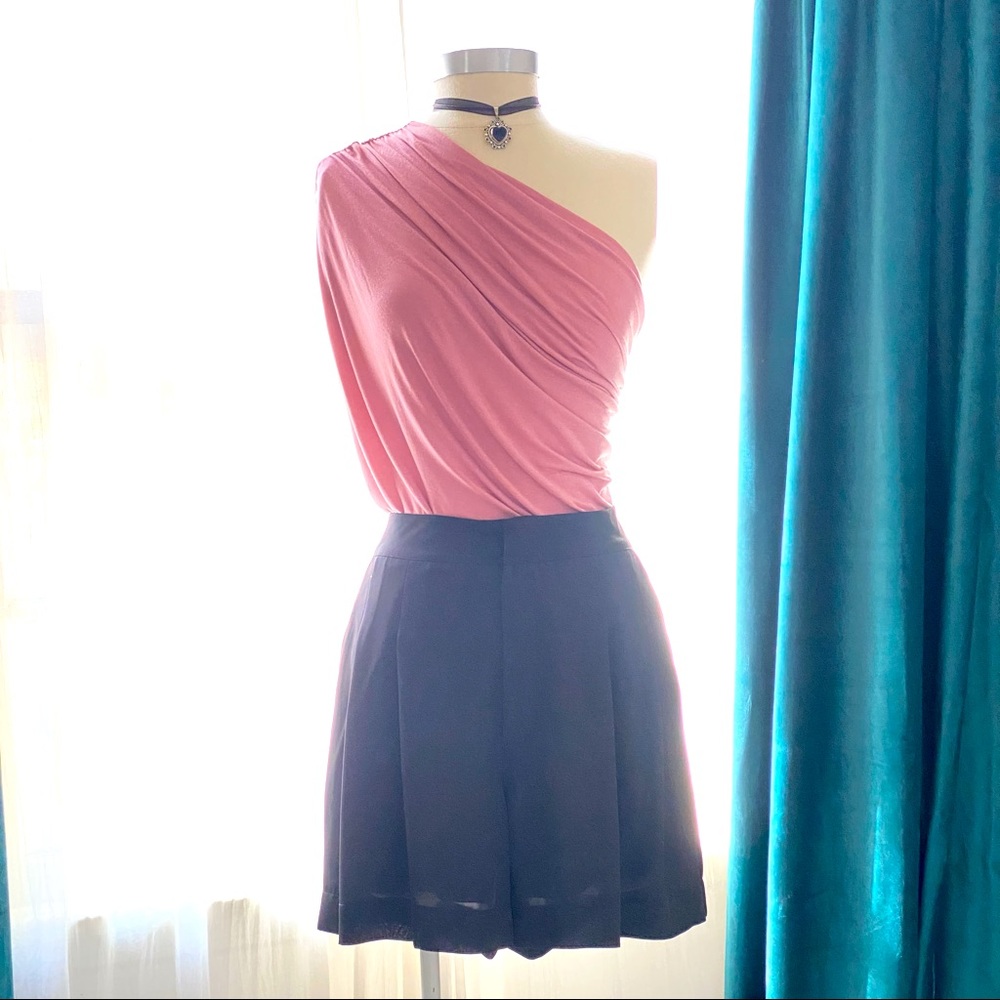 One shoulder top